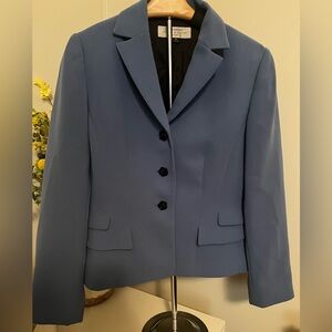 Tahari Arthur S. Levine Blazer Blue with Black Floral Shaped Buttons 6P